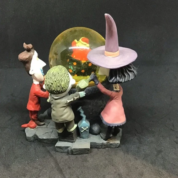 Vintage Tim Burton’s Nightmare Before Christmas Snowglobe. Lock, Shock & Barrel - Picture 3 of 11